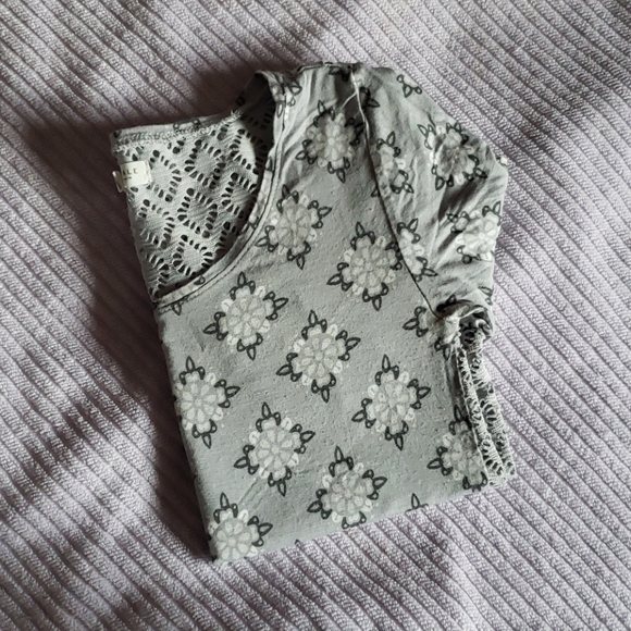 Aeropostale || grey patterned longsleeve shirt - Picture 5 of 6